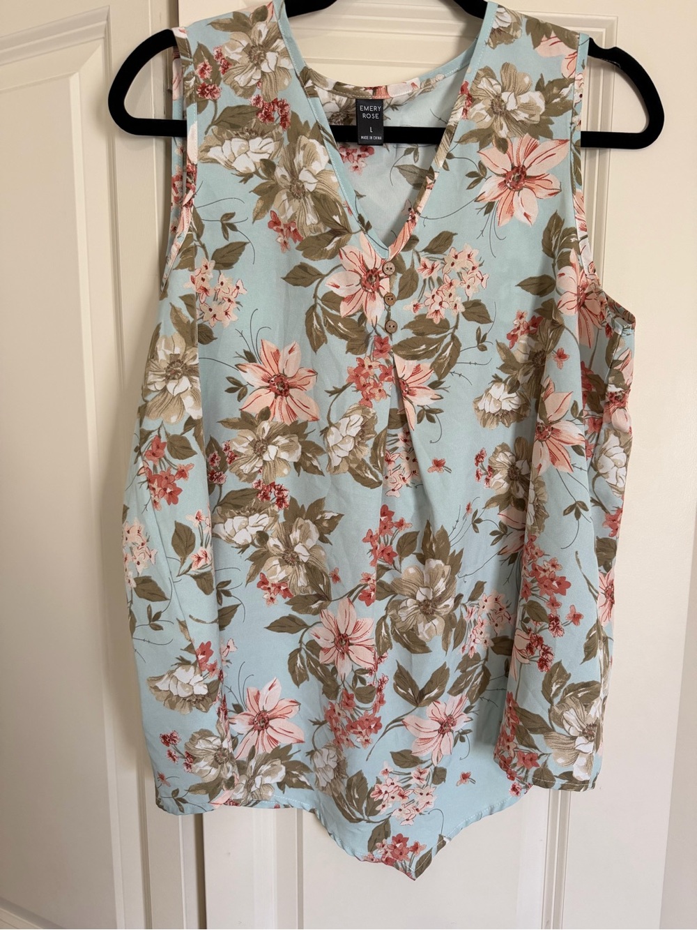 Emery Rose Light Blue Floral Sleeveless V-Neck Blouse